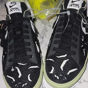 Nike Black and White Athletic Shoes